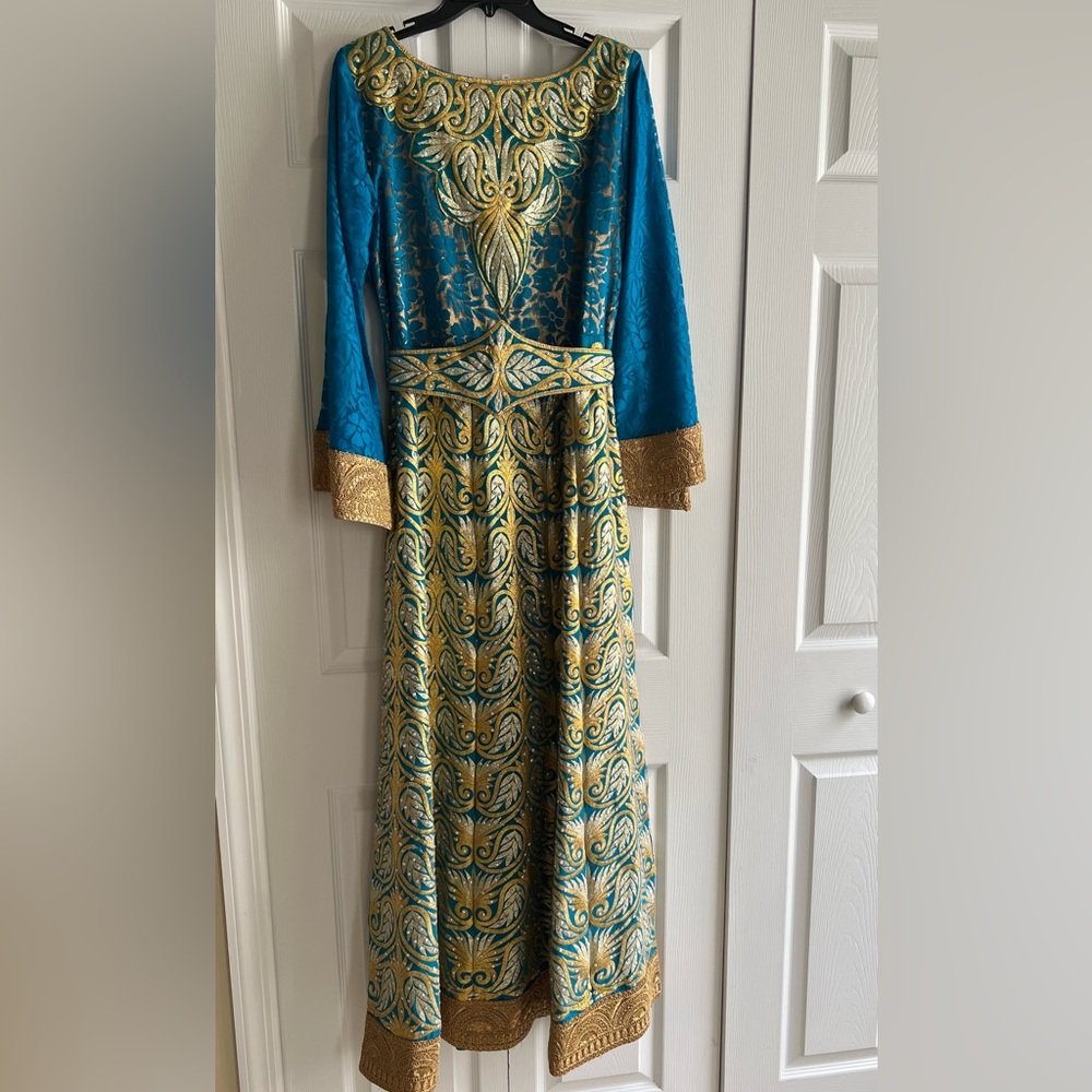 Kuftan Size Small NWT